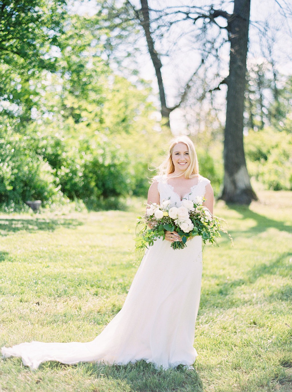 Outdoor bridals | Heartfelt and Nostalgic Indiana Barn Wedding by Renee Lemaire | Wedding Sparrow fine art wedding blog