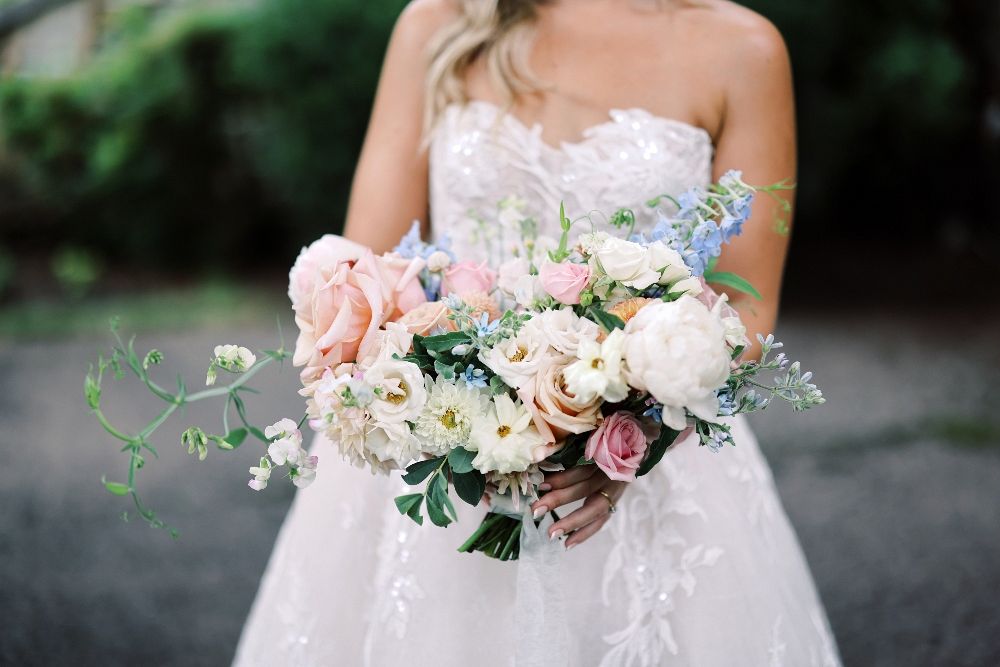 A Nod to Bride's Russian Roots and a Monique Lhuillier Gown